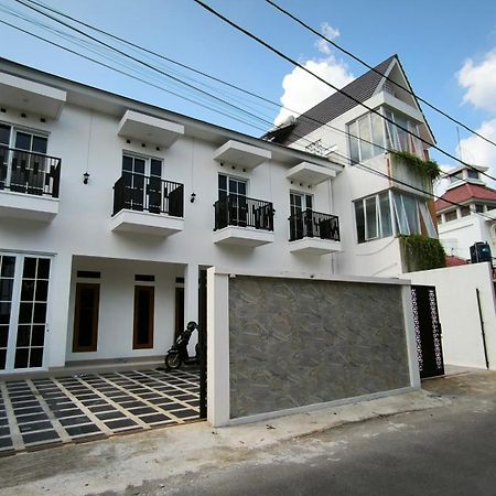 House Of Bedjo Powered By Cocotel Yogyakarta Exterior photo