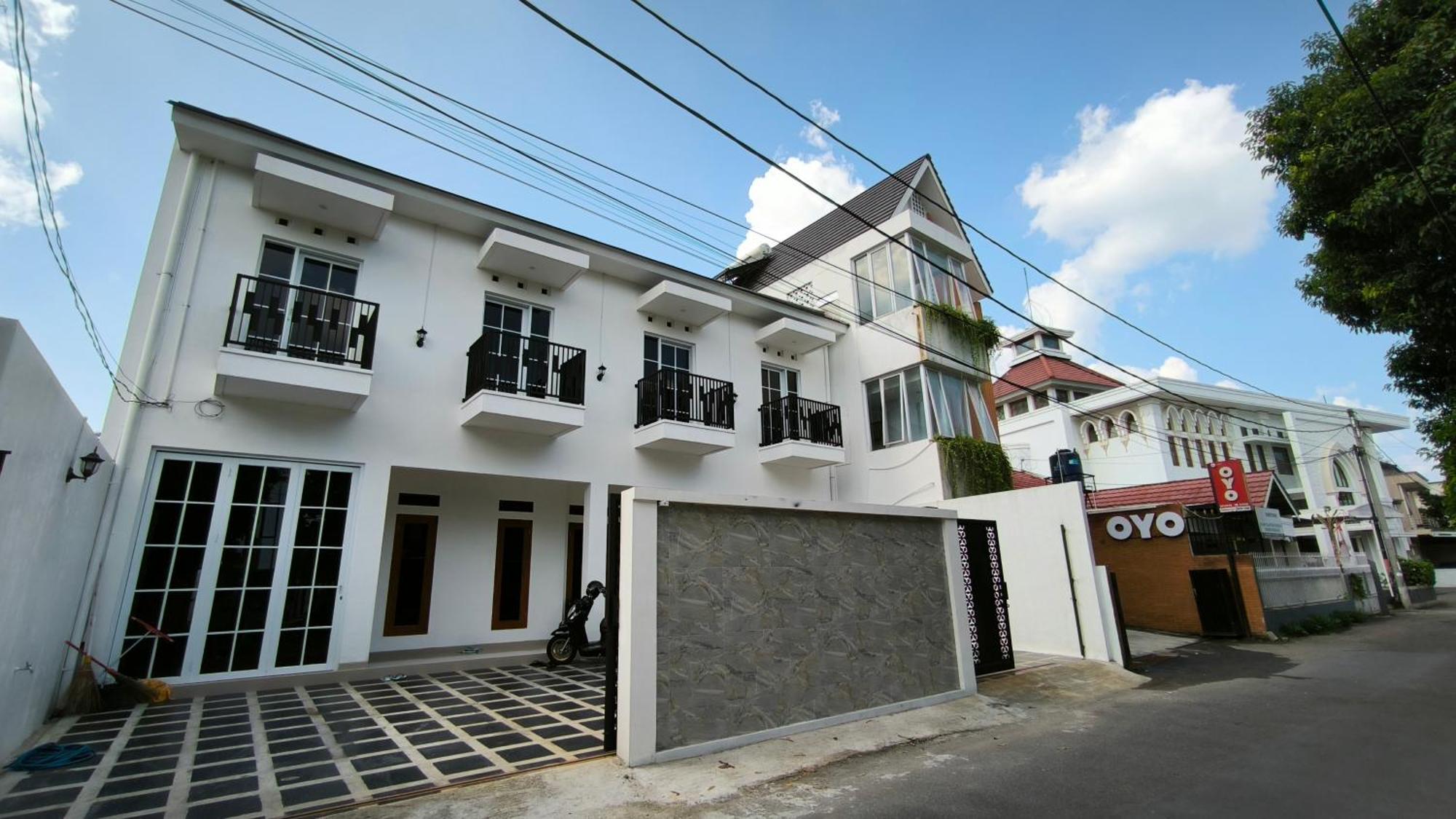 House Of Bedjo Powered By Cocotel Yogyakarta Exterior photo